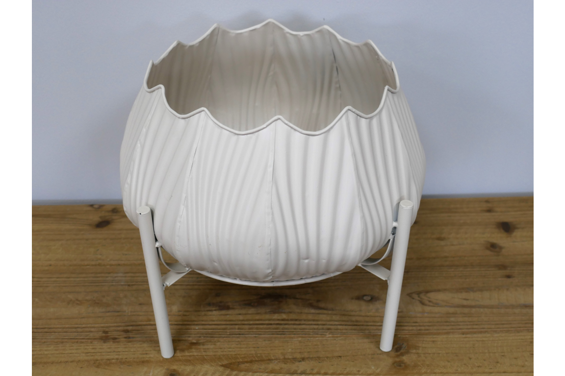 Cream Metal Scalloped Planter
