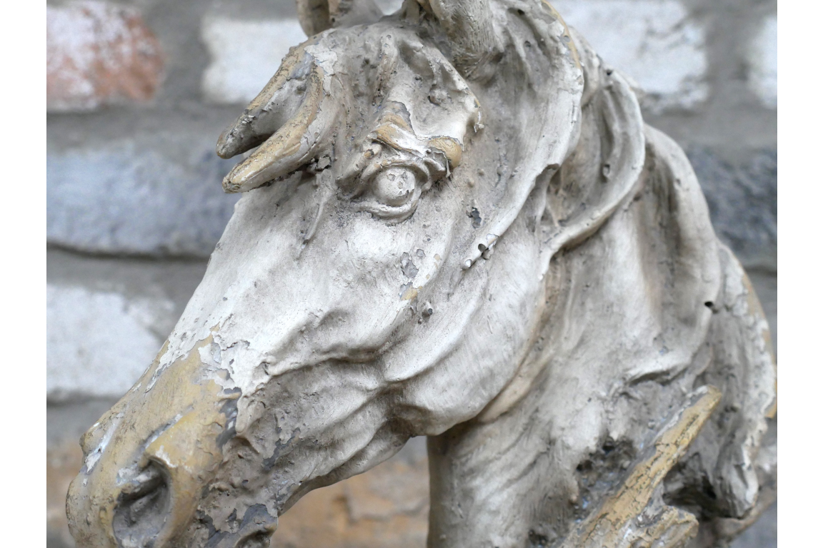 Wethered Stone Effect Horse Head Statue Bust - Detailed Sculpture for Home Decor