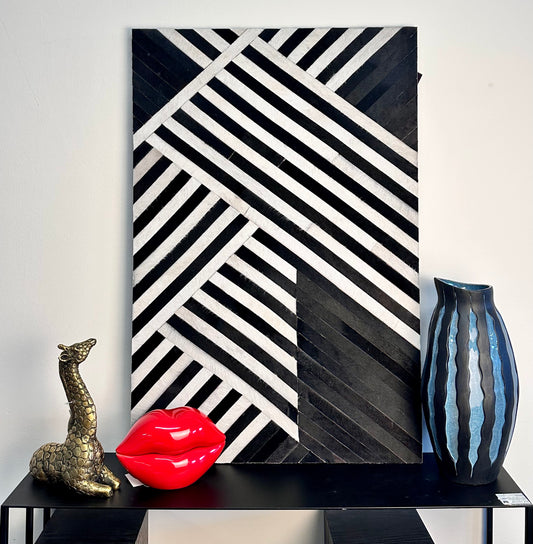 Shelf SOS Trio- Vase + Giraffe + Lips
