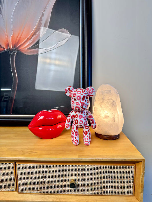 Shelf SOS Trio- Lips + Lamp + Kiss Bear