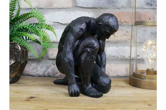 Kneeling Man Statue Resin Home Décor